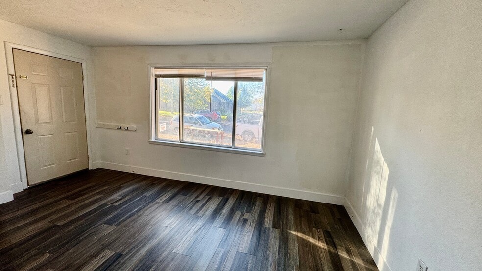Building Photo - 505 Linden Dr