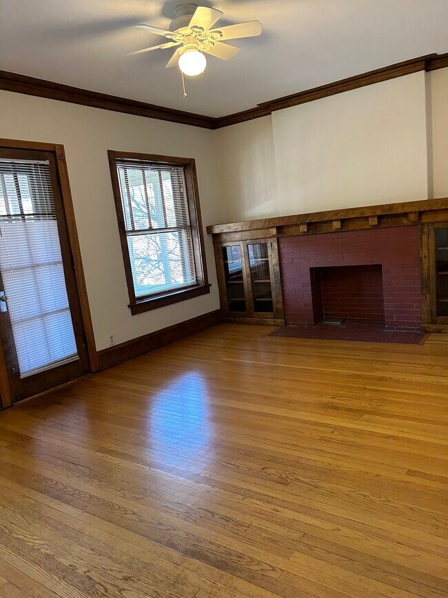 Living Area - 5757-59 N Winthrop Ave