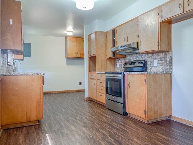 Building Photo - Cute 3 bed 2 bath!