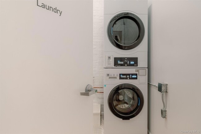 Building Photo - 155 S River St