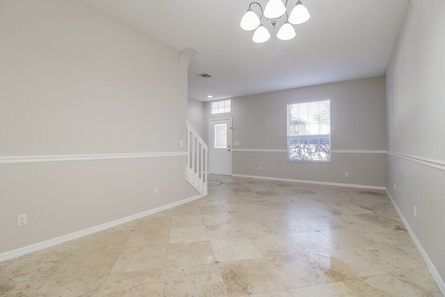 Building Photo - 395 Lancer Oak Dr