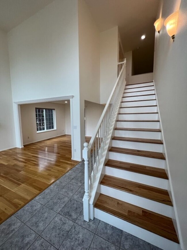 Building Photo - Beautiful 4 Bedroom Eagle River Home!