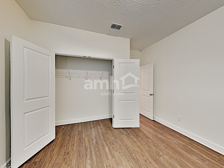 Building Photo - 3025 Creek Village Ln