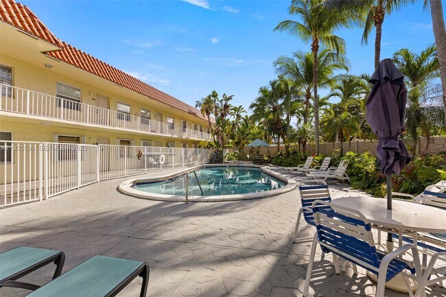 Building Photo - 1125 NE 16th Pl