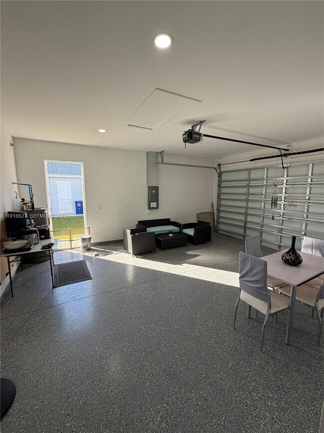 Building Photo - 2923 22nd St SW