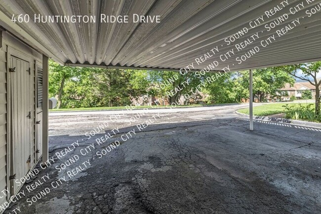 Building Photo - 460 Huntington Ridge Dr