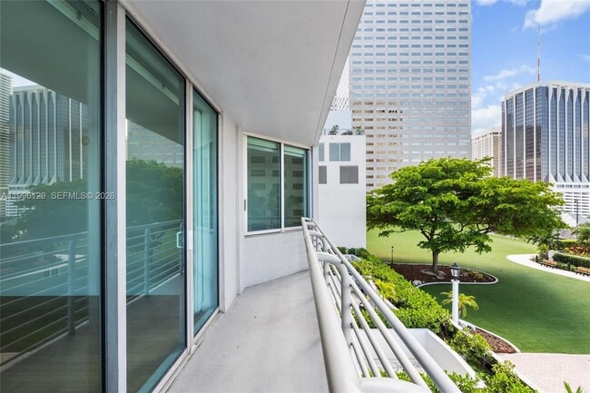 Building Photo - 335 S Biscayne Blvd