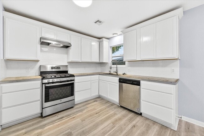Building Photo - 1749 Dawn Breeze Dr
