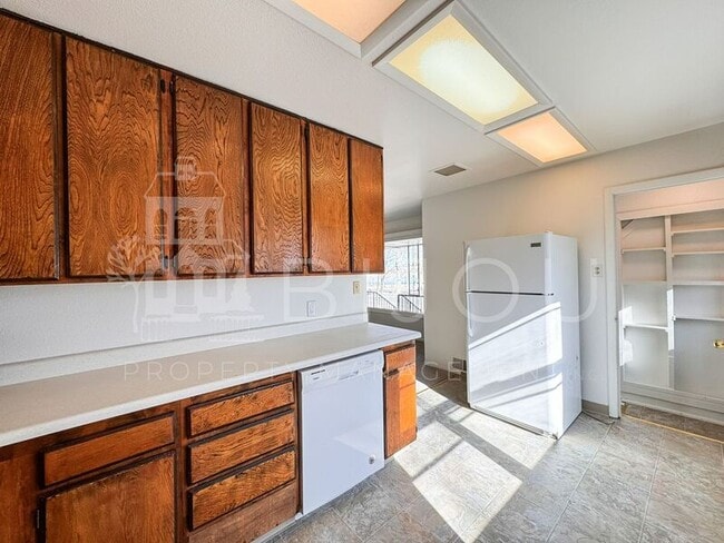 Building Photo - 618 Prospect Lake Dr