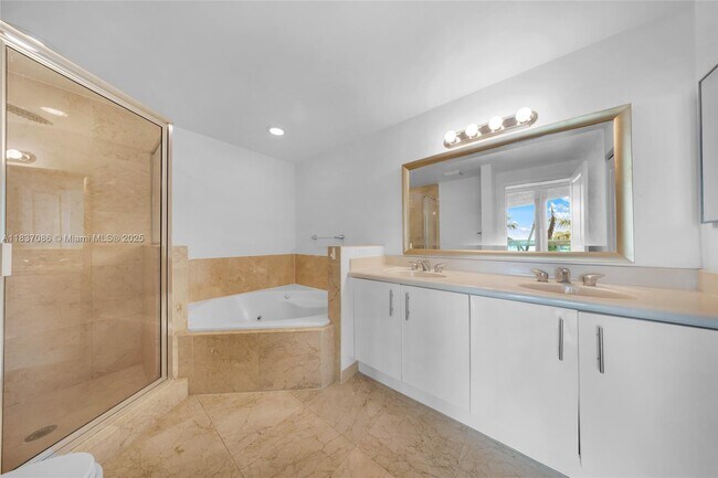 Building Photo - 7914 Harbor Island Dr