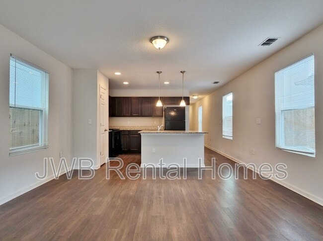 Building Photo - 8722 Cocoa Ave