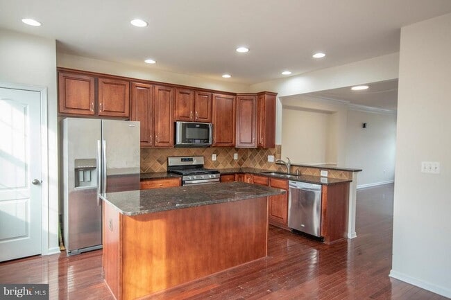 Building Photo - 23119 Sunbury St