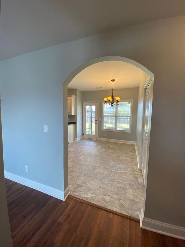 Building Photo - Adorable 3 bed/2 bath home! Great location!