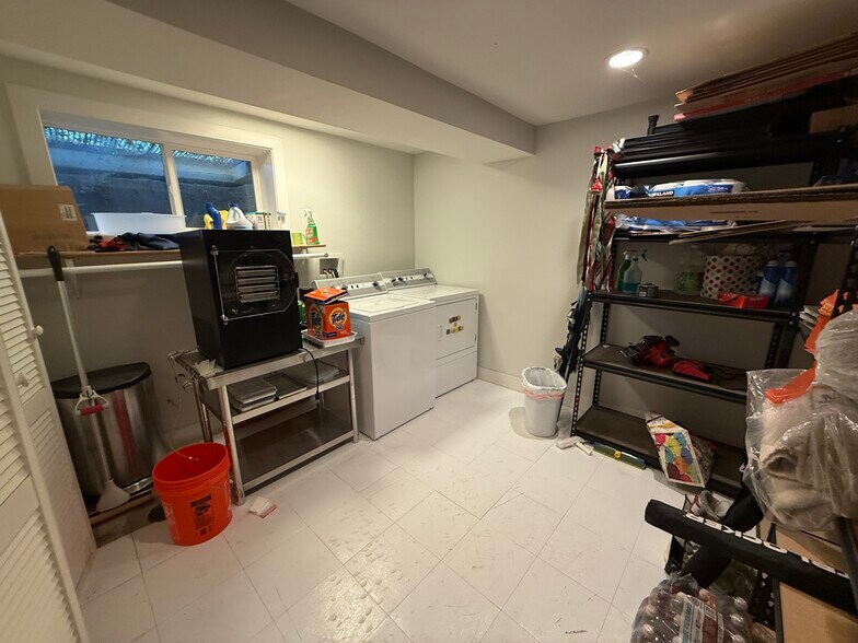 Building Photo - 2627 E Melony Dr