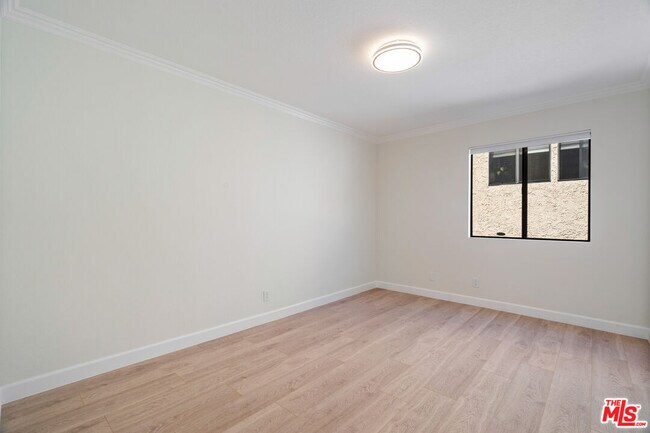 Building Photo - 6143 Lake Lindero Dr