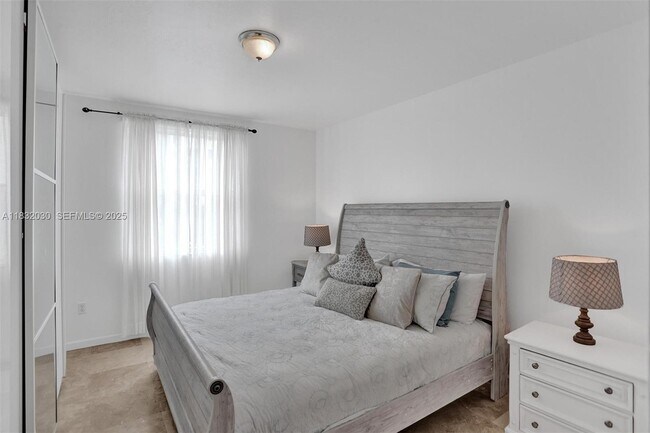 Building Photo - 17100 N Bay Rd