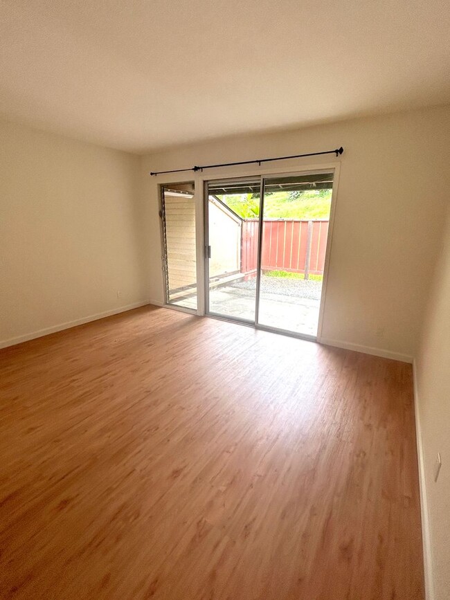 Building Photo - Completely Renovated Split-Level Nob Hill ...