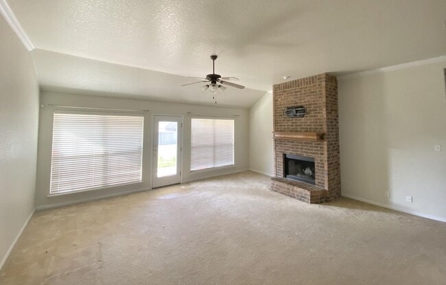 Building Photo - AVAILABLE SOON!