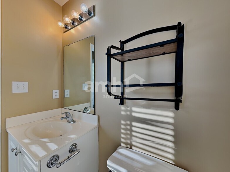 Building Photo - 12746 Cross Dale Dr