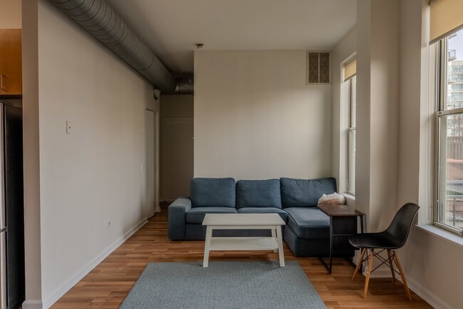 Building Photo - 1631 S Michigan Ave