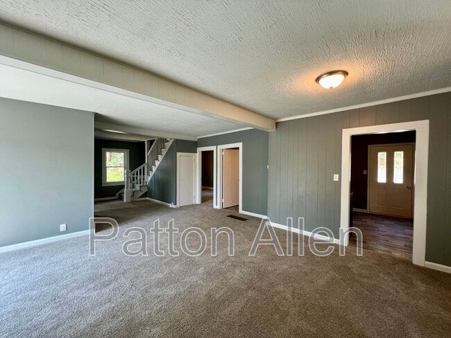 Building Photo - 15 Woodbine Rd