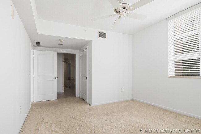Building Photo - 403 S Sapodilla Ave