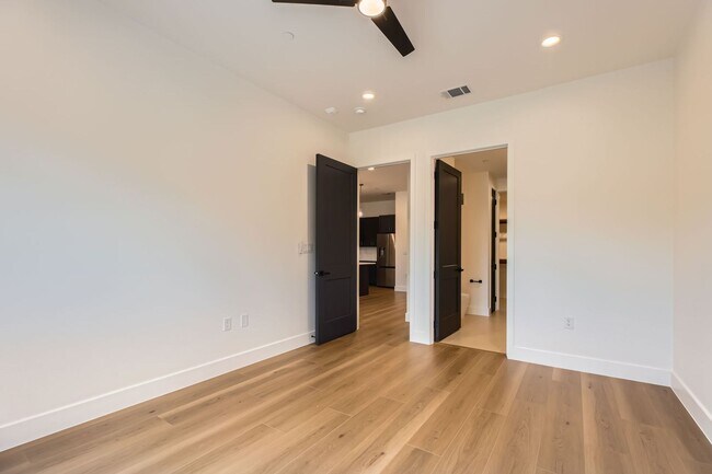 Building Photo - 10899 S Hausman, Unit 201