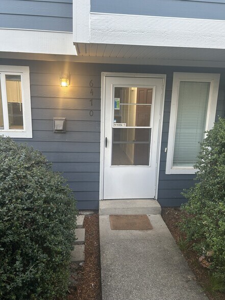 Entry to unit - 6470 SW 192nd Ave