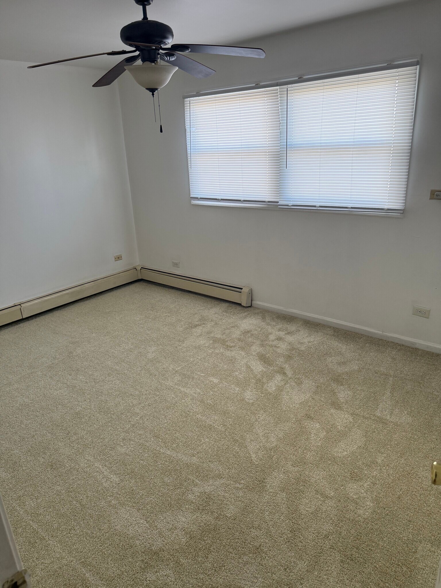 Building Photo - 1016 E 150th Pl