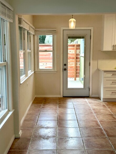 Breakfast Nook out to deck - 1033 Pearl St