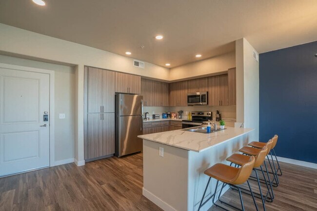 Building Photo - 1890 S Country Club Way