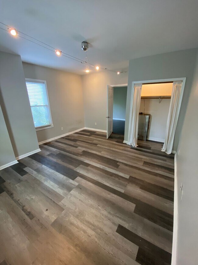 Building Photo - 3 bed 2 bath House in Germantown