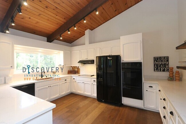Building Photo - Contemporary Montclair Home with Forest Views