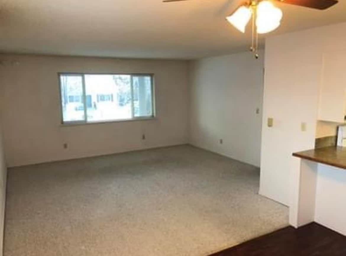 Building Photo - 304 S Pine St