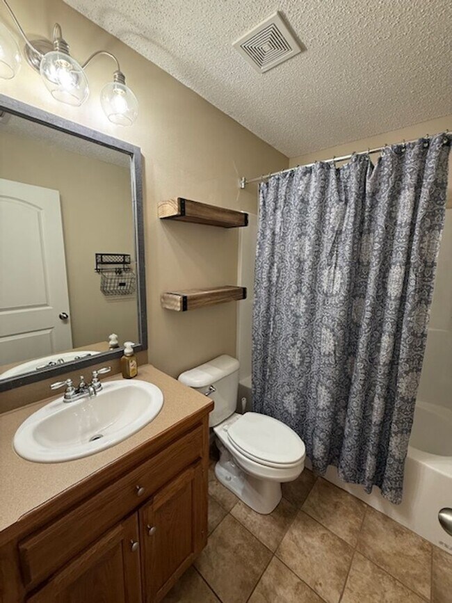 Building Photo - Home for Rent in Benton