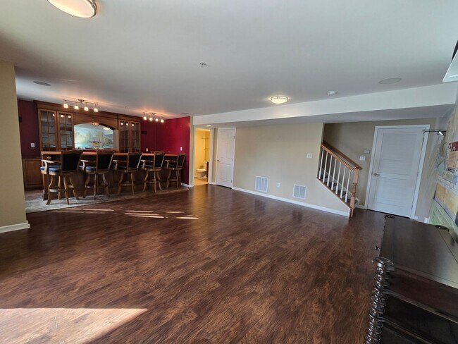 Building Photo - Entertainers Dream - Beautifully maintained 3 Bedroom Townhouse in Haymaker Pointe