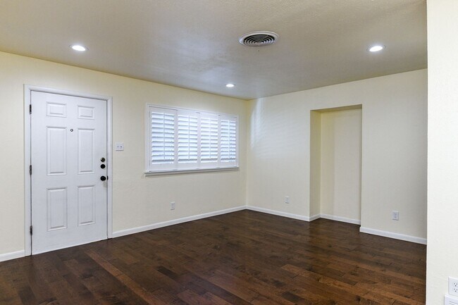 Building Photo - 4406-4410 Granbury TriPlex