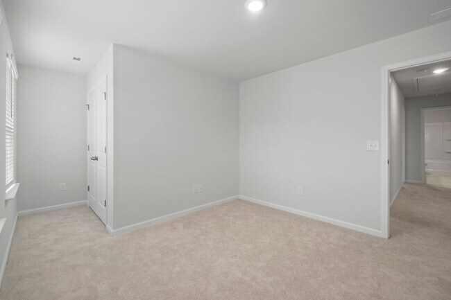Building Photo - This Beautiful 4 Bedrooms, 2.5 Bathrooms i...