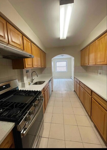 Building Photo - 95-16 67th Ave