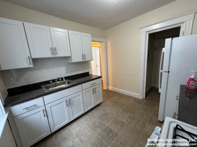 Building Photo - 5 Barrows St