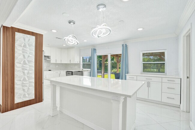 Building Photo - 855 NW 80th Terrace