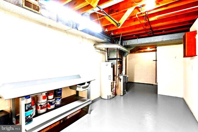 Building Photo - 7109 Davis Ct