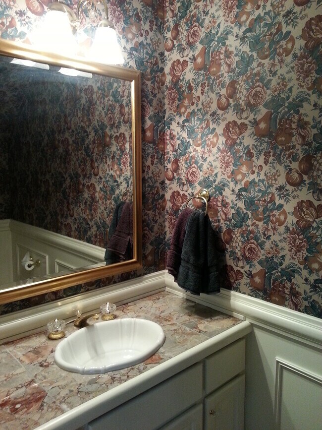 Building Photo - Beautiful Home in Bellevue Lakemont Area