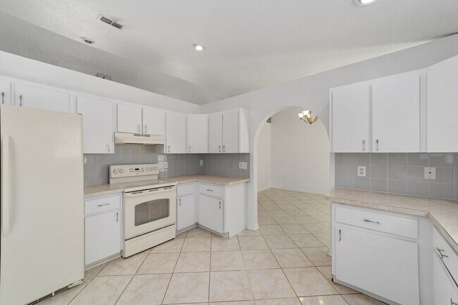 Building Photo - 12136 SW 41st Pl