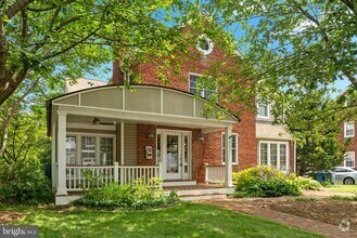 Building Photo - 621 S Taylor St