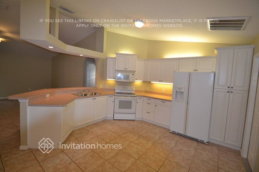 Building Photo - 6010 68th Dr E