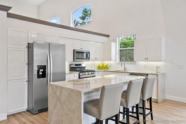Building Photo - 8405 Legend Club Dr