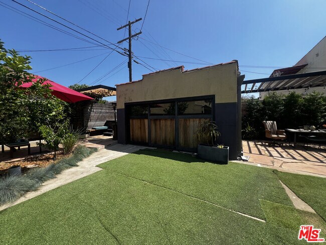 Building Photo - 1438 S Norton Ave