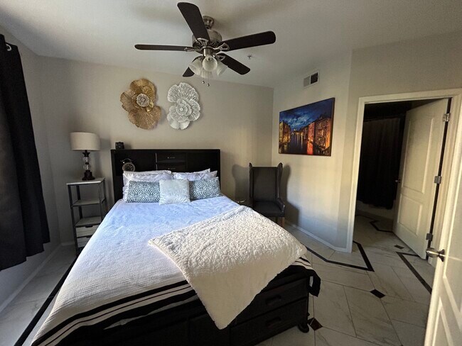 Building Photo - 1701 E Colter St