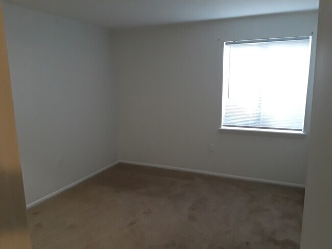 Building Photo - 14416 Parkvale Rd